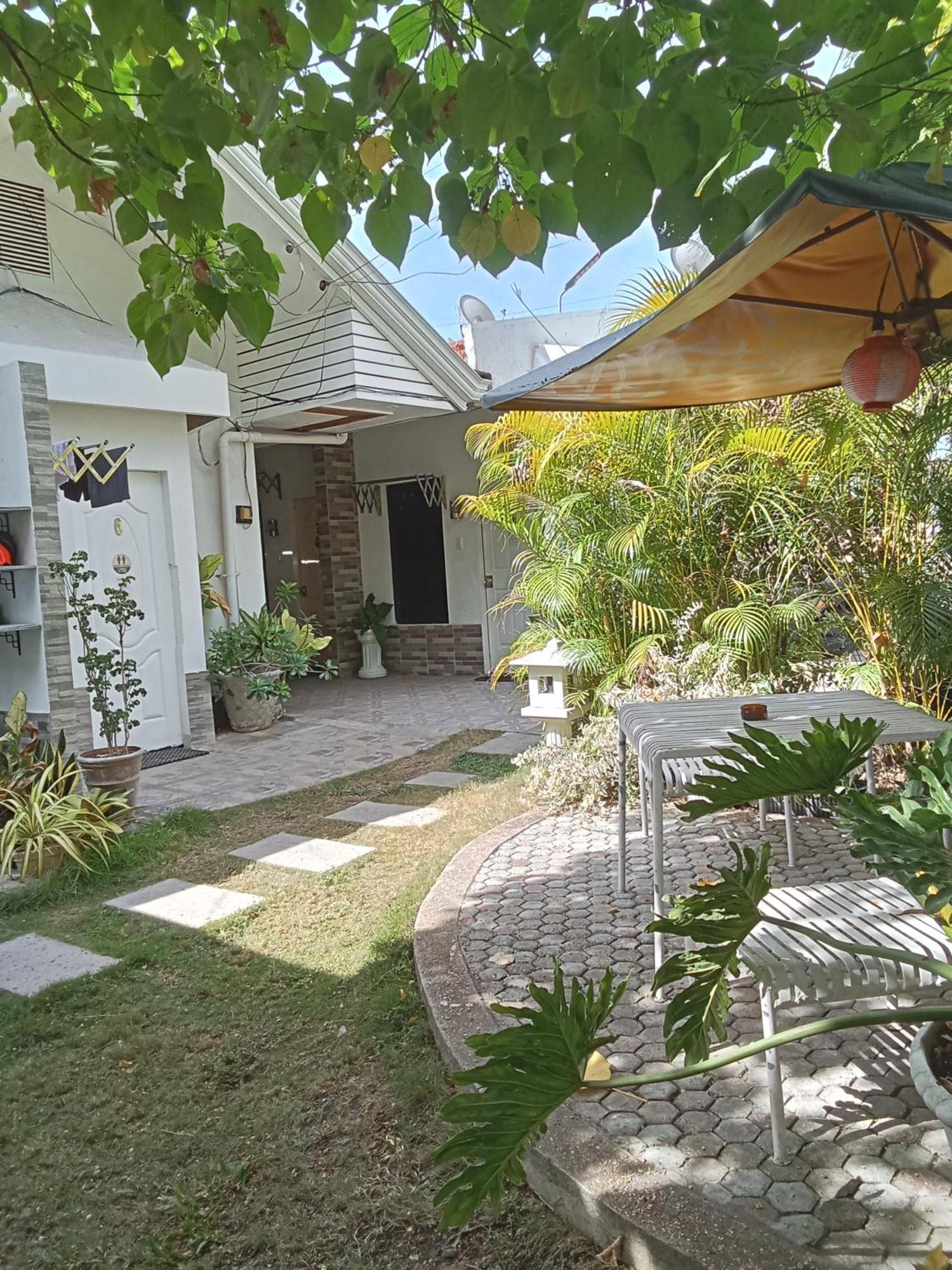 Yoo Darius' Residences Moalboal Extérieur photo